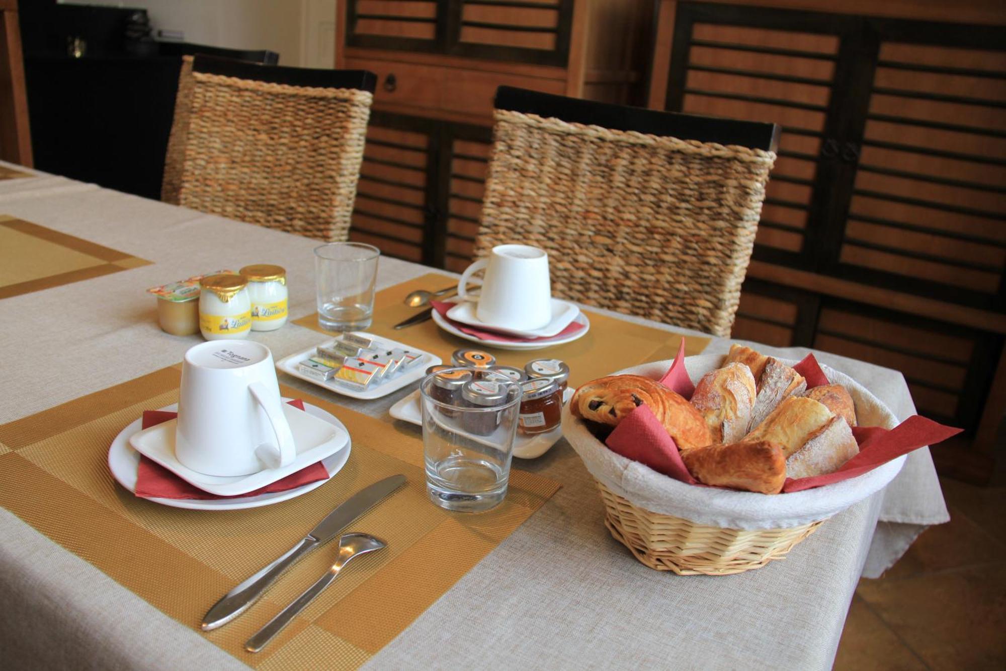 Domaine De La Tisnere Bed & Breakfast Gelos Exterior photo